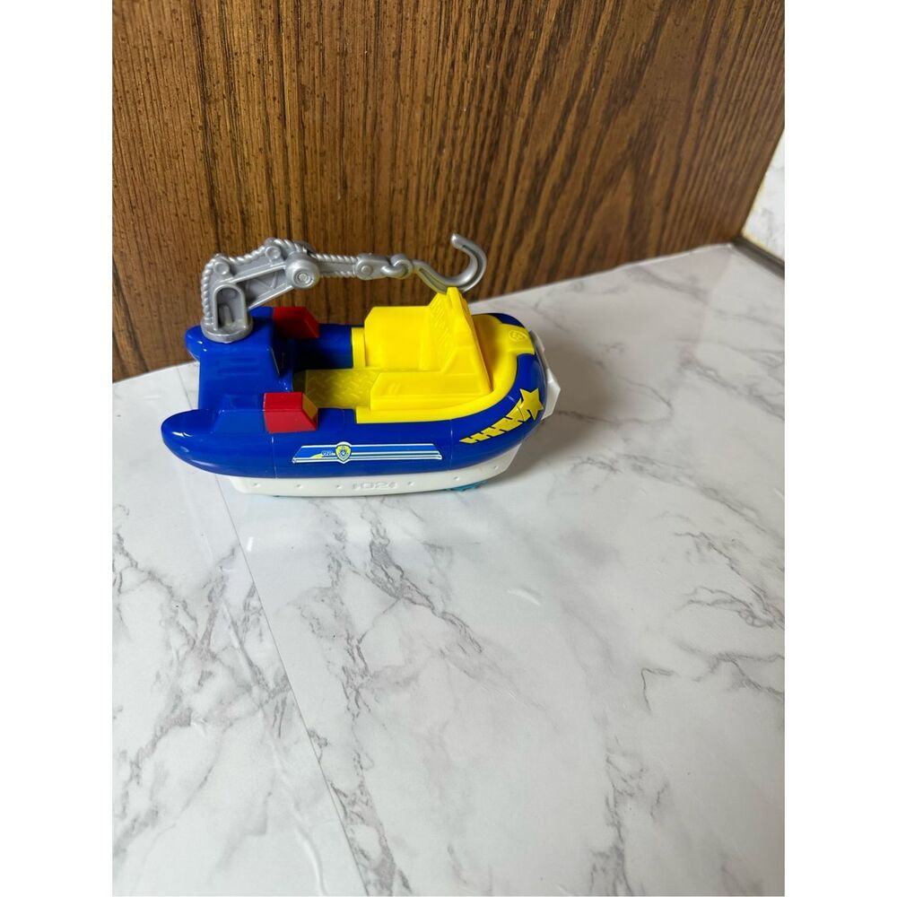 Paw patrol spin master police boat toy figure